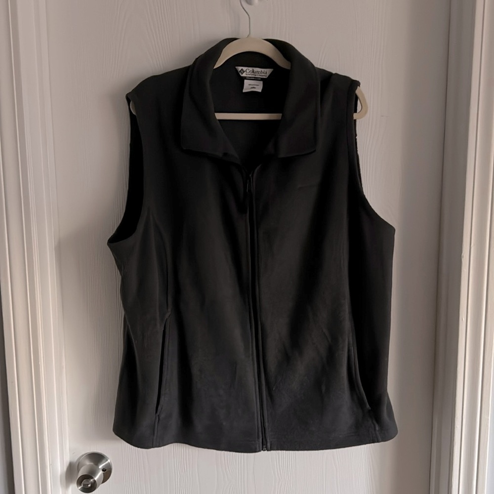 Columbia woman’s fleece vest
